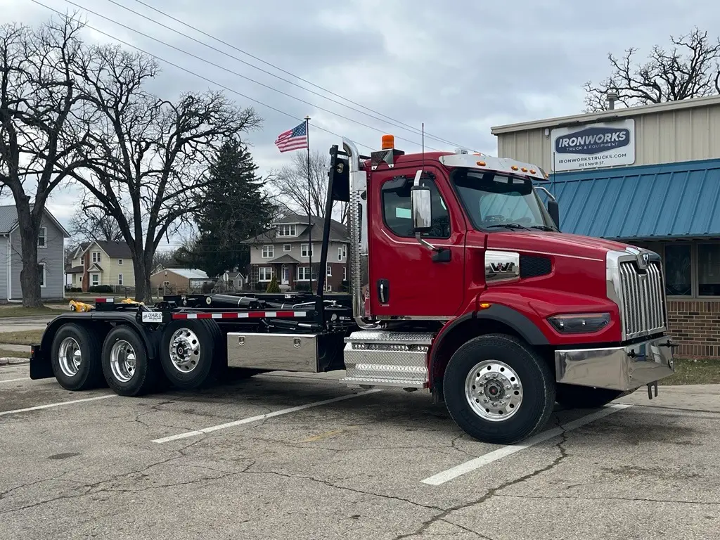 Stellar hooklift installation truck